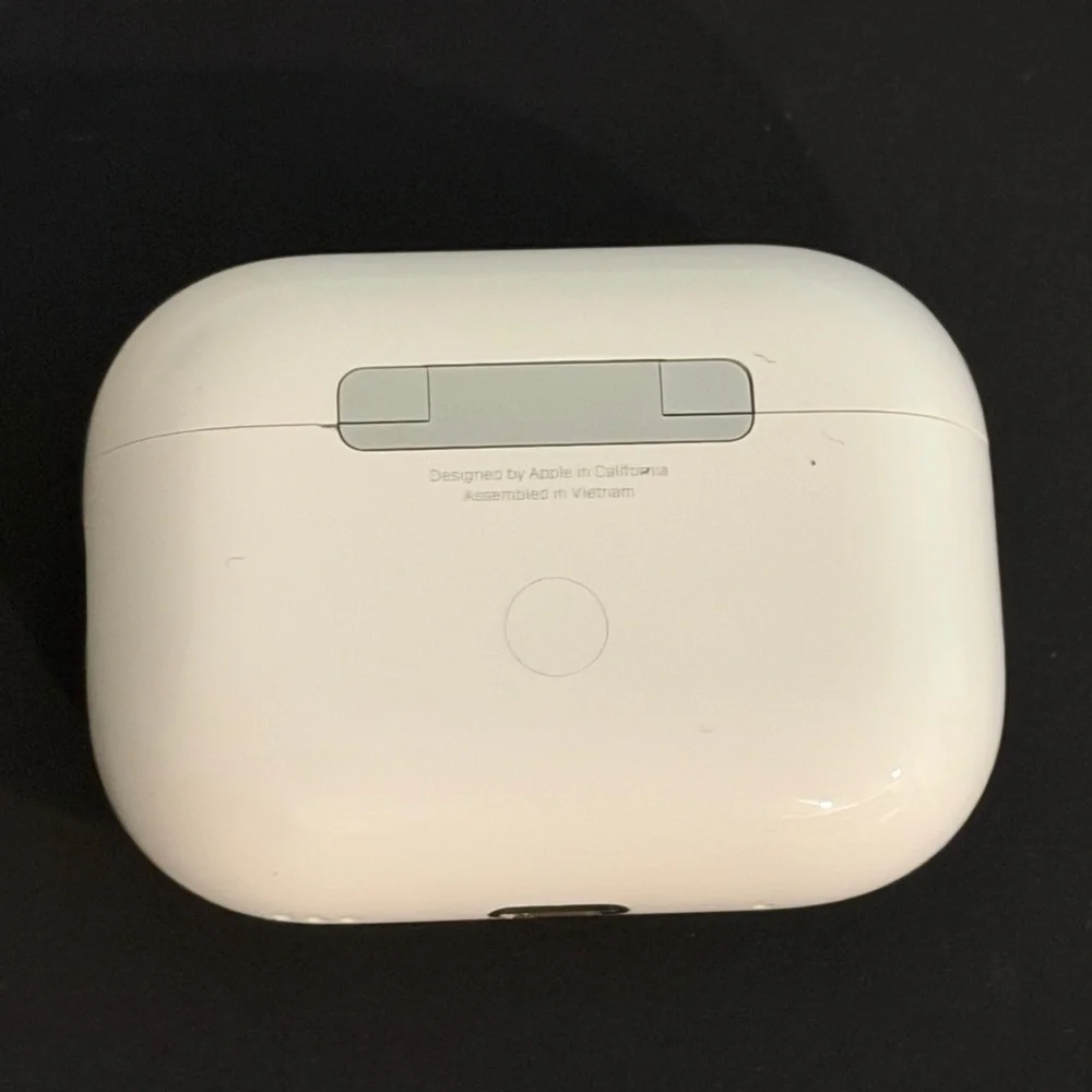 Apple - AirPods Pro 2, Wireless Active Noise Cancelling Earbuds with Hearing Aid - Picture 2 of 4
